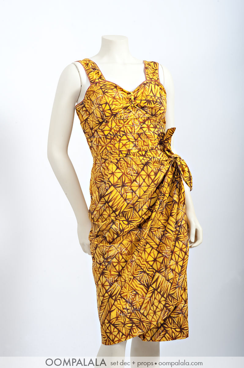 late 1950s / early 1960s butternut cotton Polynesian-Hawaiian sarong sundress 7408 late 1950s / early 1960s Hawaiian sarong sundress